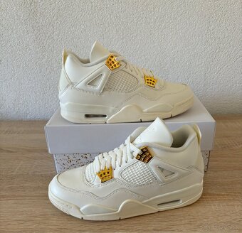 Air Jordan 4 Metalic Gold - 2