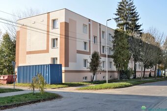Zateplený tehlový byt s novými plastovými oknami, Veľké Kapu - 2
