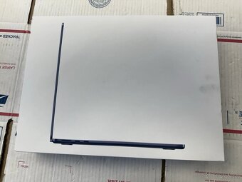 💻 Apple MacBook Air 13" (2025) – M4 Čip | 16 GB RAM | 256 G - 2