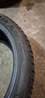 Predám zimnú pneumatiku Goodyear 245/40 r18 - 2