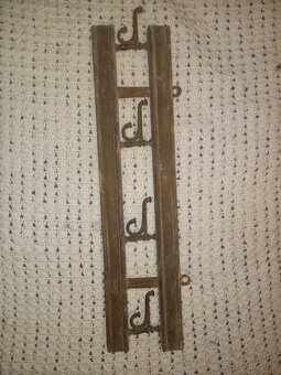 Starožitný vešiak - 2