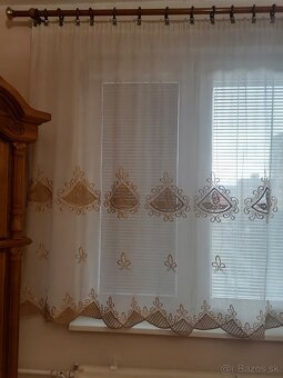 Záclona vyšívaná - 2