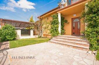 ALL INCLUSIVE | NA PREDAJ NADŠTANDARDNÝ 9-IZBOVÝ RD, DUNAJSK - 2