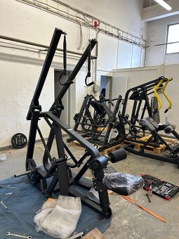 Nautilus lat pull down - 2