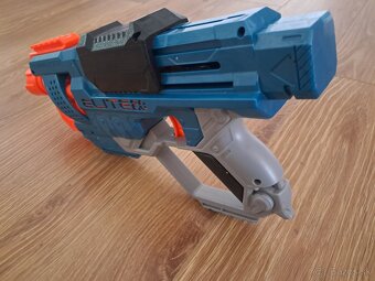 Predám detskú zbraň (Hasbro Nerf Elite 2.0 Commander RD 6) - 2
