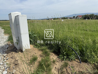 Stavebný pozemok v novej IBV, Ďurďošík – 589 m², IS, rovina - 2