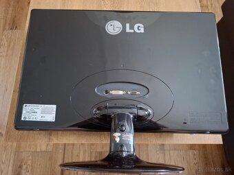 Monitor LG 21.5" LED - 2