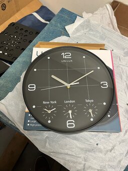 Nástenné hodiny Unilux On Time 30 cm – 3 časové pásma (dekor - 2