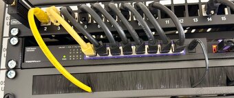 Sieťový Switch TrendNet TEG-S380 (8-port, 2.5G) - 2