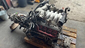 Motor 5,2 FSi V10 kód: BXA, BSM - 2