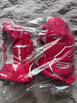 Hokejové rukavice Bauer True - 2