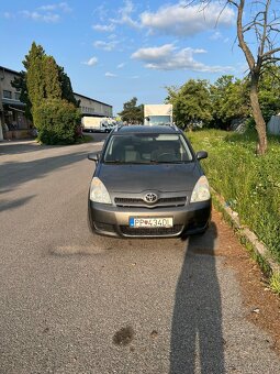 Toyota Corola Verso - 2