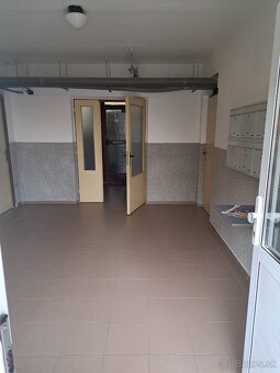 PREDÁM PRIESTRANNÝ 2 IZBOVÝ BYT VO VYHĽADÁVANEJ LOKALITE VO - 2