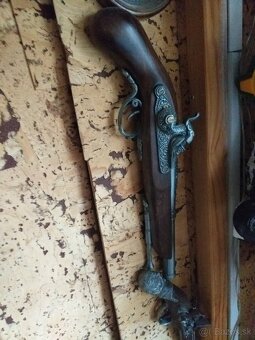 Predám tieto 3 x zbrane mám to ako dekoraciju - 2