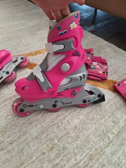 Kolieskové korčule s helmou a chráničmi - 2