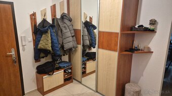 Vstvaná skriňa na mieru - 2