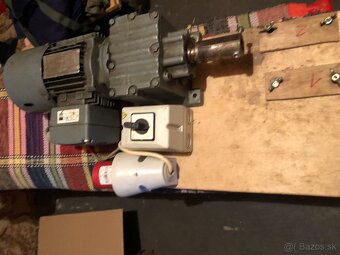 Elektro motor z prevodovkou - 2