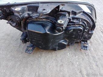 Predám predné ľavé svetlo na Ford focus mk2 - 2