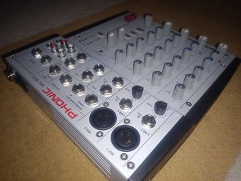 Phonic MU 802 - 2