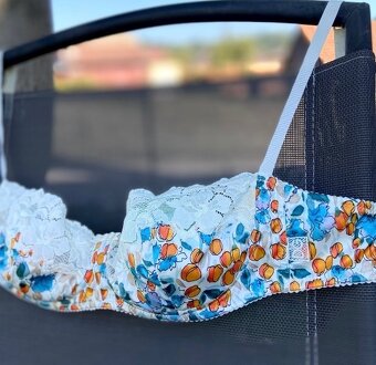 Podprsenka Dolce Gabbana❤️ veľkosť 80 C PC 42€ - 2