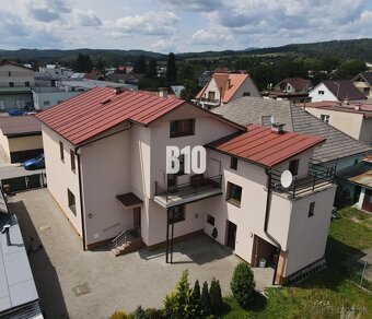Rodinný dom s dvomi bytovými jednotkami, v centre Bytče. - 2