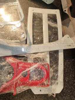 predám na babettu 228 nosič,blatníky,nádrž ostatok po reno - 2