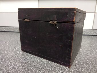 Stara truhlicka a pokladnicka - 2