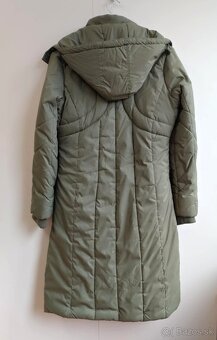 Dámsky dlhý zimný olivovo zelený kabát - 2