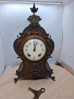 Predám funkčné krbové hodiny LENZKIRCH Polbicie V:34cm š:19c - 2