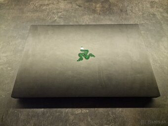 Razer blade 15 2021 nefunkčný - 2