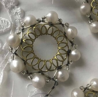 Retro ozdoby na stromček a snehové vločky. - 2