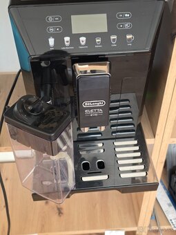 DELONGHI ECAM 46.860 B Kavovar - 2