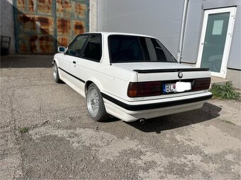 BMW E30 coupe - 2