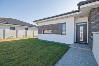 Na predaj: 4 izbový rodinný dom s garážou, pozemok 753m2, Vy - 2