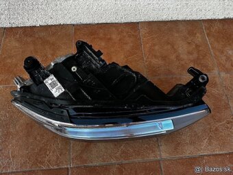 Predám pravé predné svetlo na Vw z-roc iq light - 2