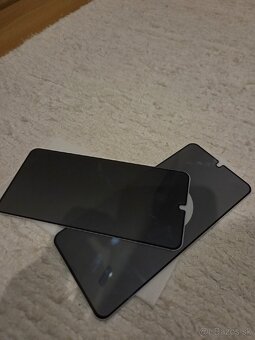 Ochranné sklá a kryty na Samsung Galaxy S21+ - 2