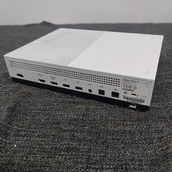 Xbox One S - Nefunkčný - 2