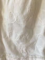 Biela vyšívaná sukňa - 2