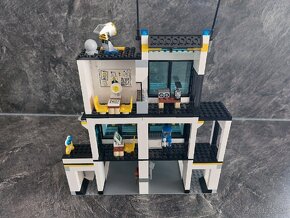 Lego 7744 Policajná stanica - 2