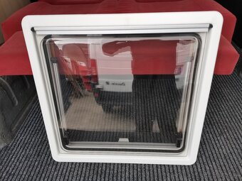 Predam na autokaravan aj obytny prives okna 3ks - 2