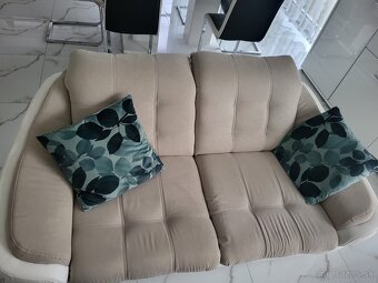 Predávam 2 gauče + stolík - 2
