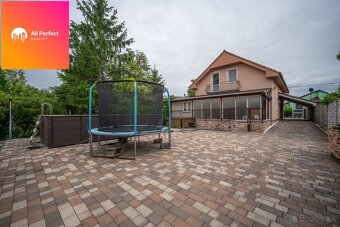 Na predaj rodinný dom s bazénom v Opoji - 2