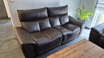 Predám kožený gauč s elektrickým polohovaním a USB - 2