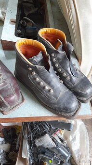 Stare kozene lyziarske toanky. - 2