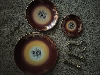 etazer a dezertna súprava tanierov - 2