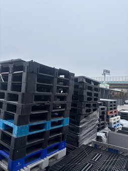 Predám plastové palety - 2