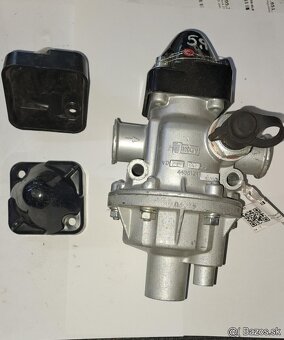 plastový kryt na regulator - - - 2