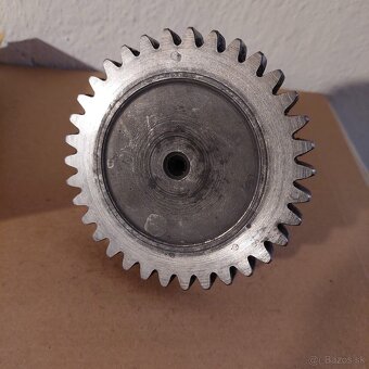 Kúpim unášač disku - ozubené koleso Kuhn - 2