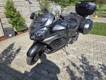 Kawasaki GTR 1400 - 2