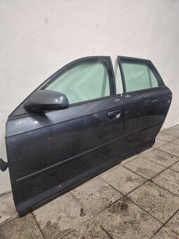 Predám náhradné diely na Audi a3 8p - šoférova strana dvere- - 2